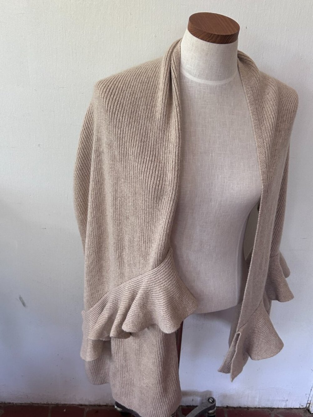 Banana Republic Cream Shawl Pashmina Wrap Ruffle Wrap